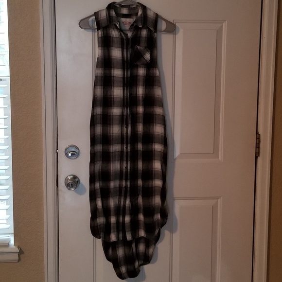 Mossimo Supply Co. Dresses & Skirts - Mossimo Sleeveless Dress Mossimo Supply Co. Dresses & Skirts - Mossimo Sleeveless Dress
